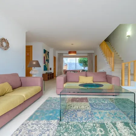 Townhouse Vila Da Praia Tatil Evi